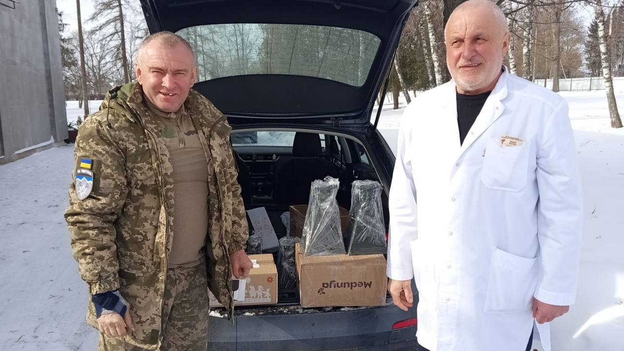 Микулинецька обласна фізіотерапевтична лікарня передала допомогу українським Захисникам