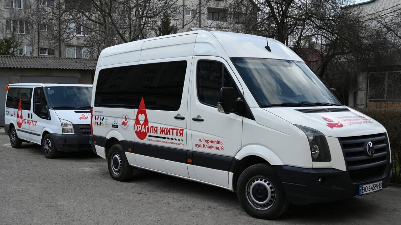 Тернопільський обласний центр служби крові отримав спецавтомобіль для виїзного забору крові