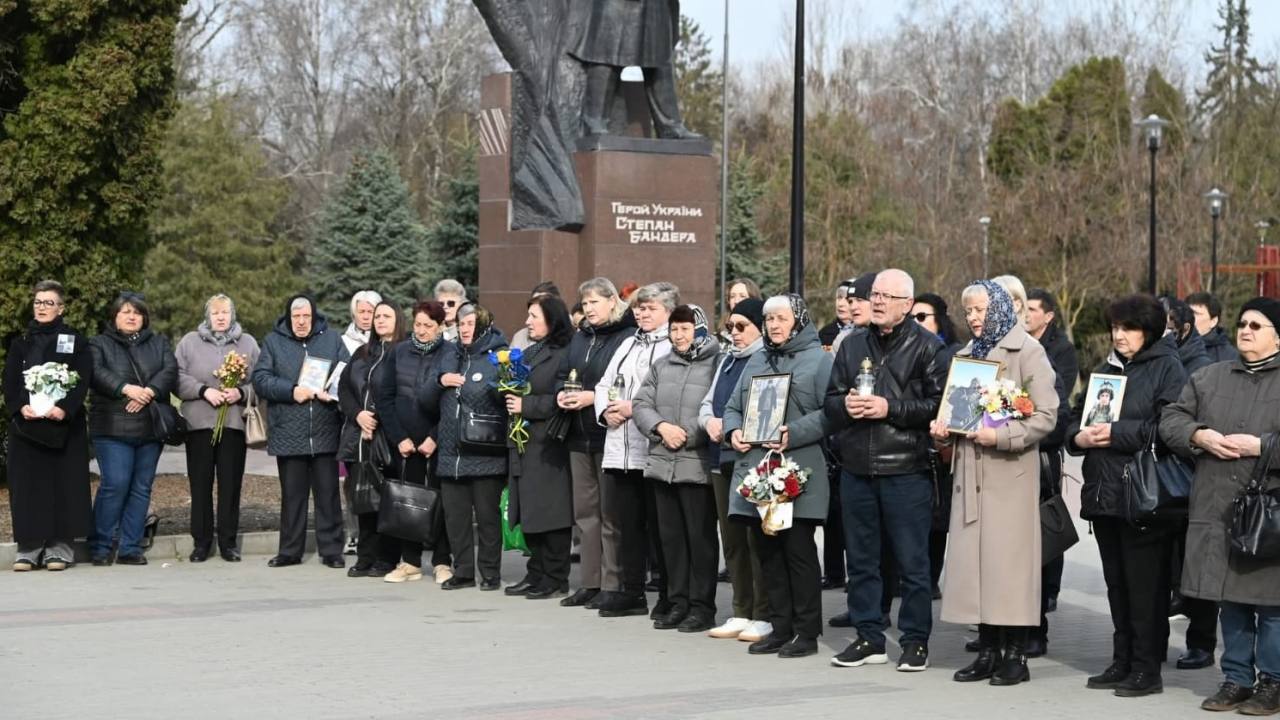 «Світло молитви в темряві війни»: у Тернополі вшанували пам'ять загиблих Героїв