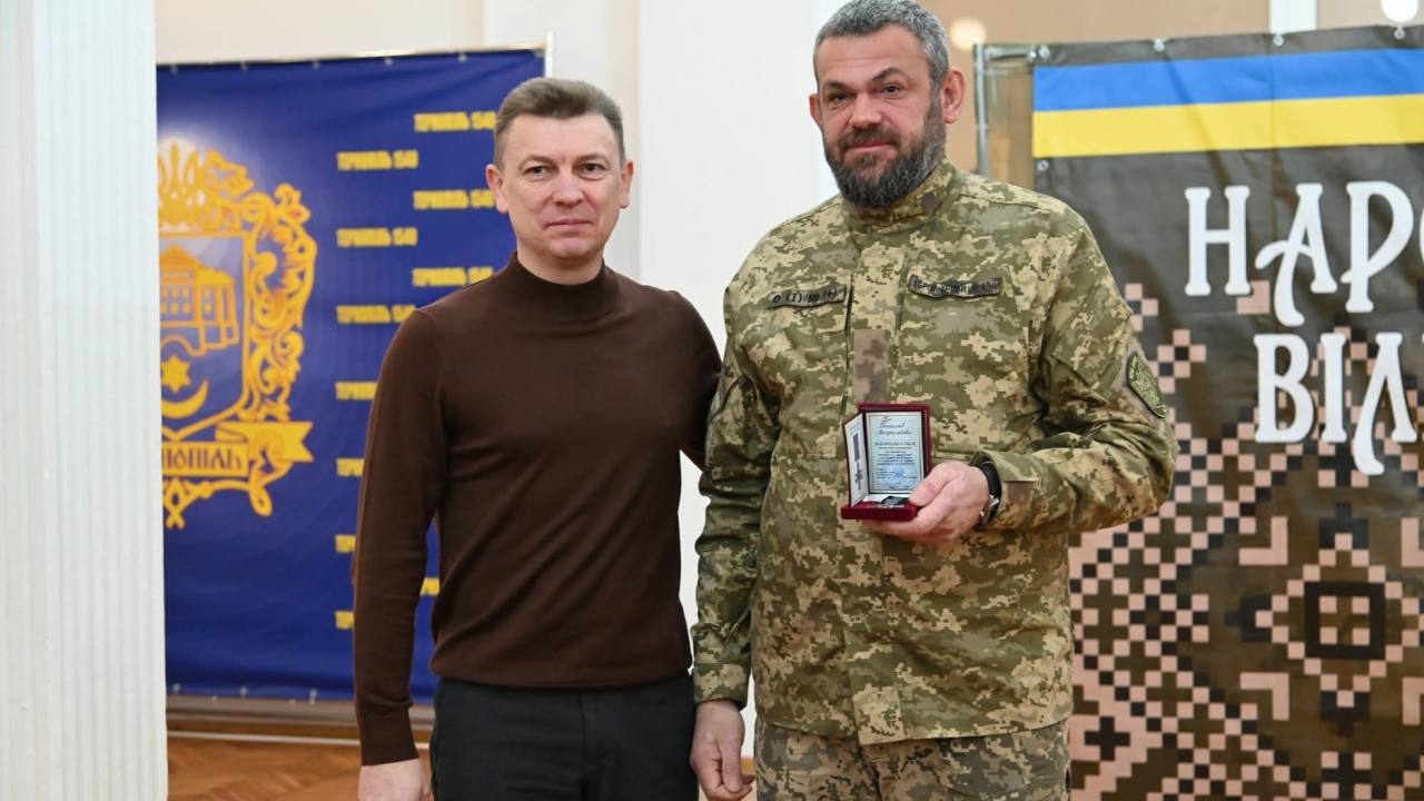 У День Збройних Сил України Володимир Болєщук вручив відзнаки військовослужбовцям