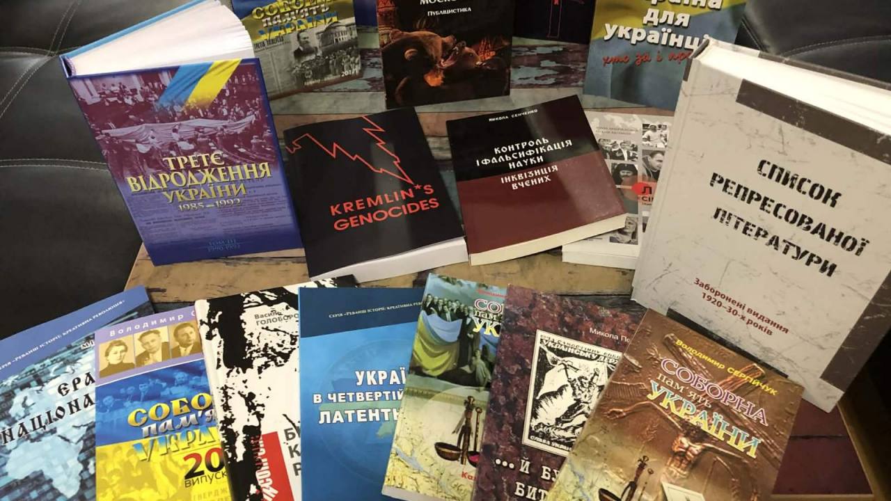 Нові історичні видання поповнили фонд Тернопільської обласної універсальної наукової бібліотеки