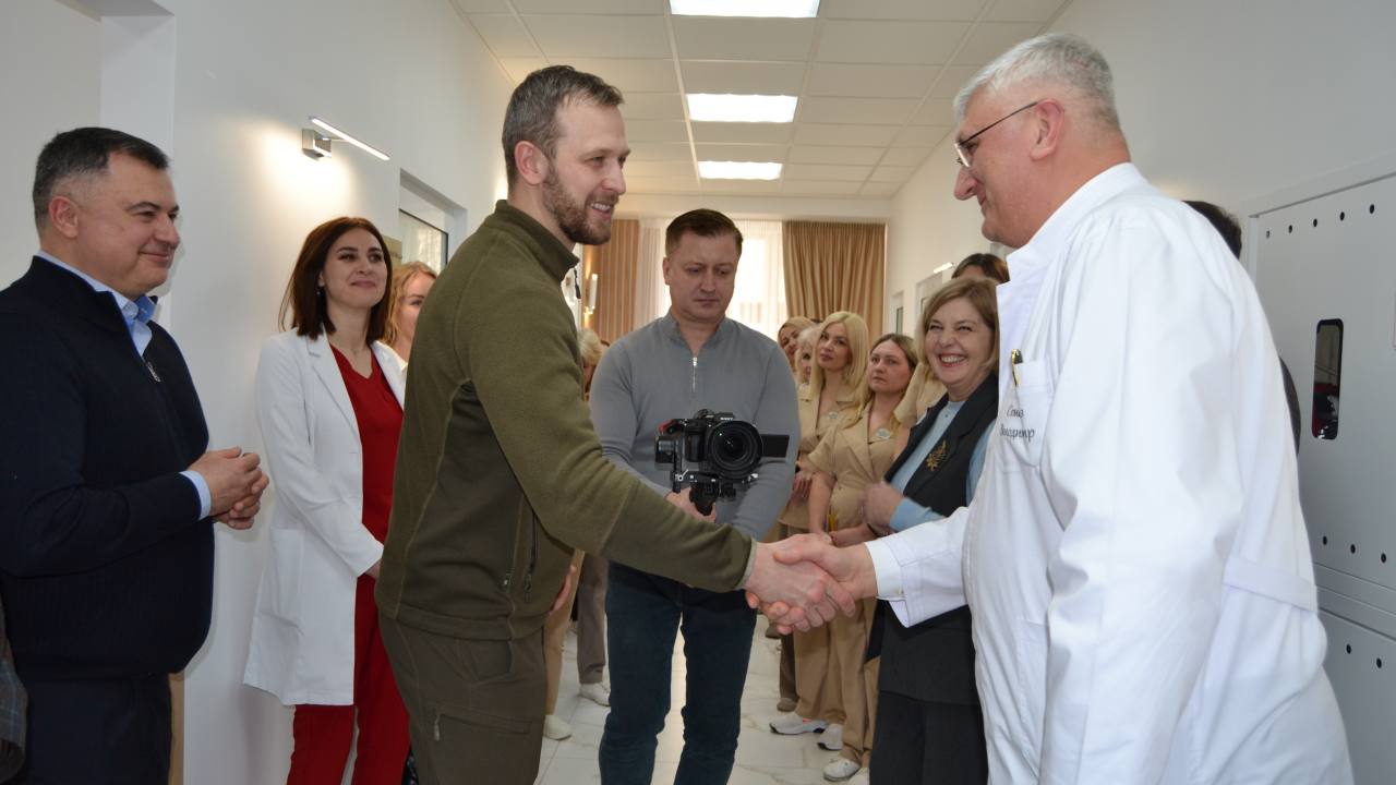 Комфорт, безбар’єрність і фахова допомога: в Тернопільській обласній дитячій клінічній лікарні запрацювали оновлені відділення