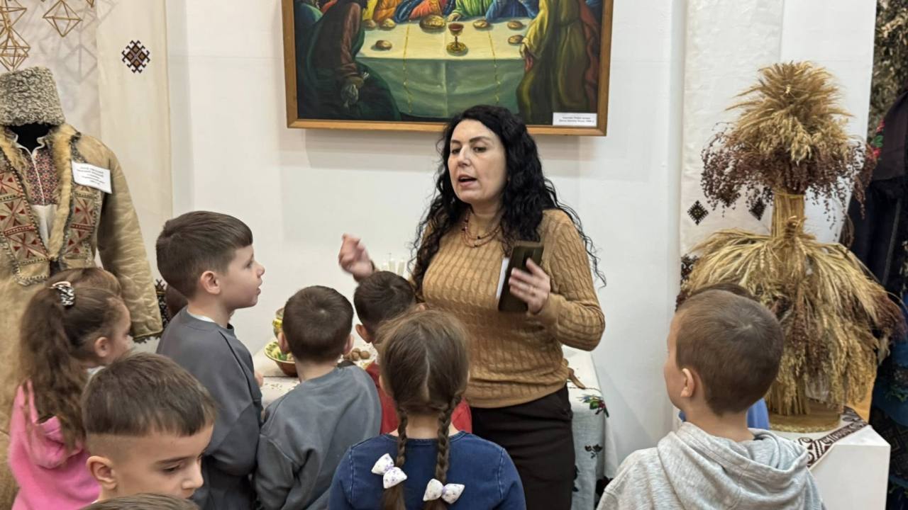 У сяйві Різдва: у Тернопільському обласному краєзнавчому музеї створили святкові локації