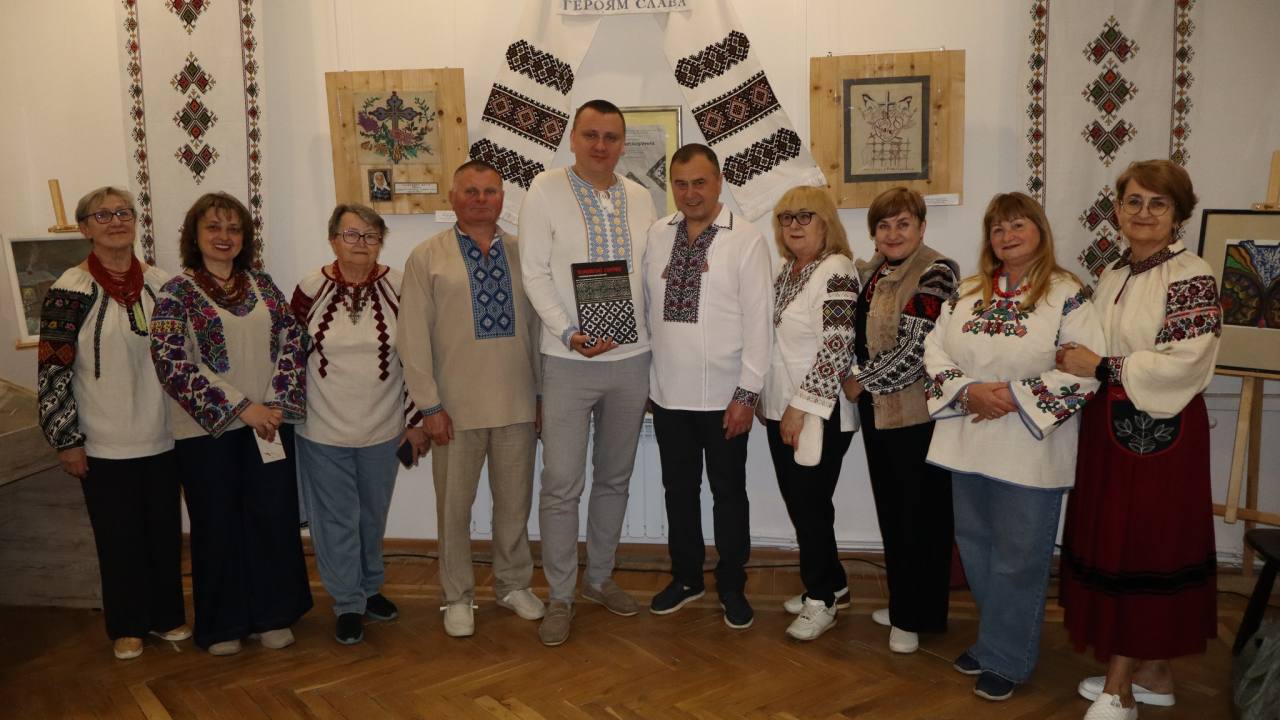 «Броня нескорених»: у Тернопільському обласному краєзнавчому музеї відбулося відкриття виставкового мистецько-патріотичного проєкту
