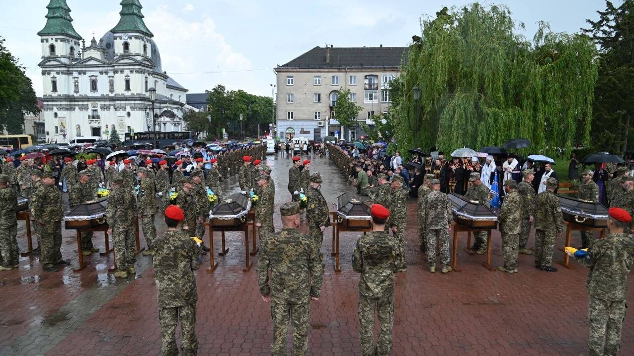 Тернопільщина попрощалася із сімома невпізнаними Захисниками України