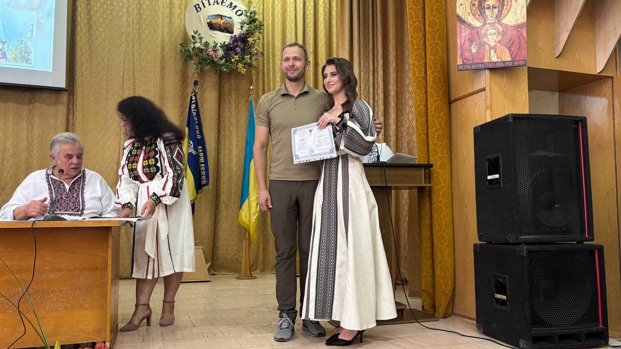 Богдан Бутковський вручив дипломи з відзнакою випускникам Чортківського медичного фахового коледжу