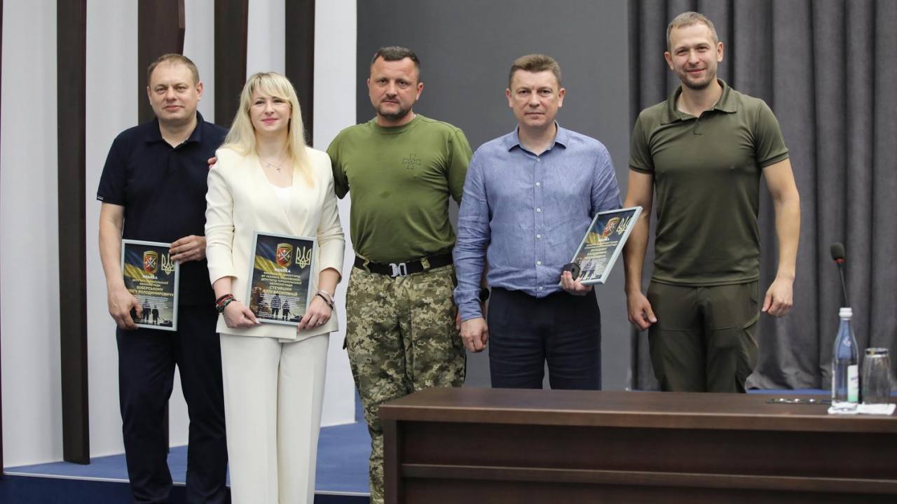 Підтримка ЗСУ – спільна справа: у Тернопільській обласній раді відзначили депутатів