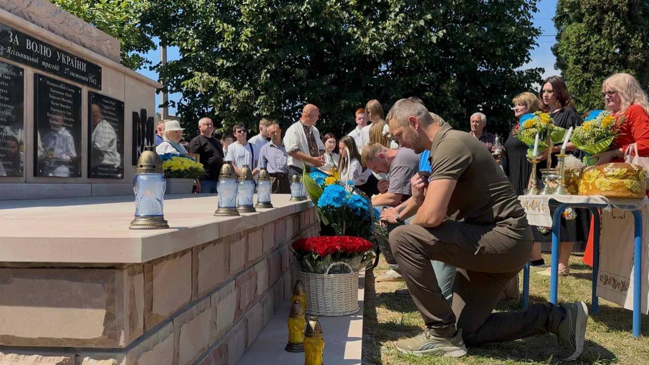 «Борцям за волю України»: у Чорткові відбулося відкриття памʼятного знака 