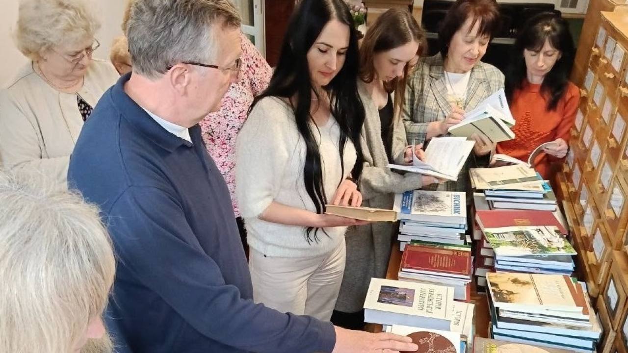 Фонд Тернопільської обласної універсальної наукової бібліотеки поповнився науковими виданнями