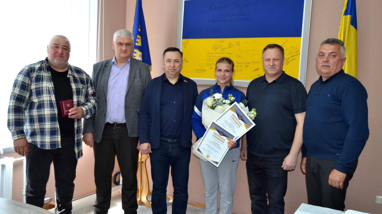 Тернопільщина пишається: Ігор Сопель відзначив юних важкоатлетів та їхнього тренера-Захисника