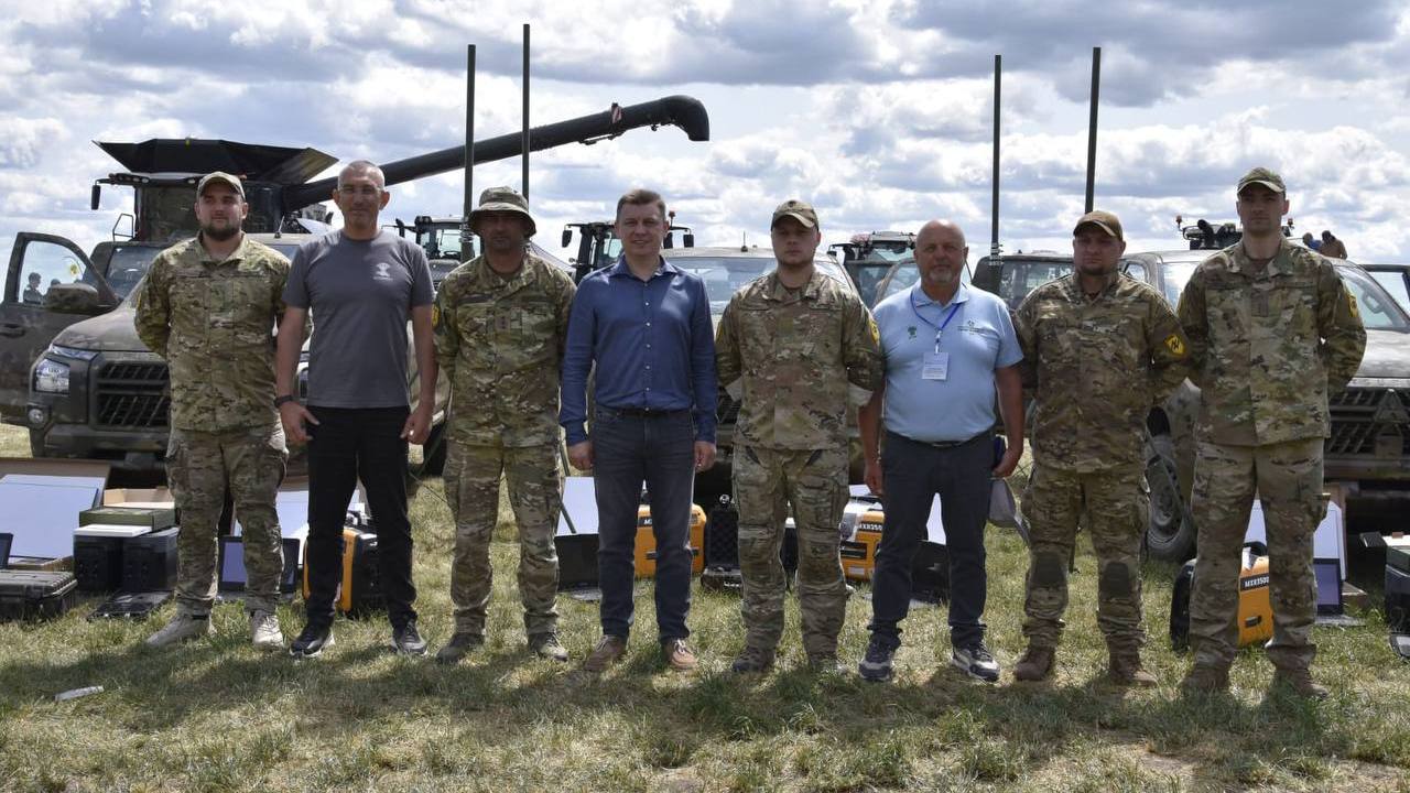 П’ять автомобілів передали «азовцям» на форумі «Нове зернятко-2025»