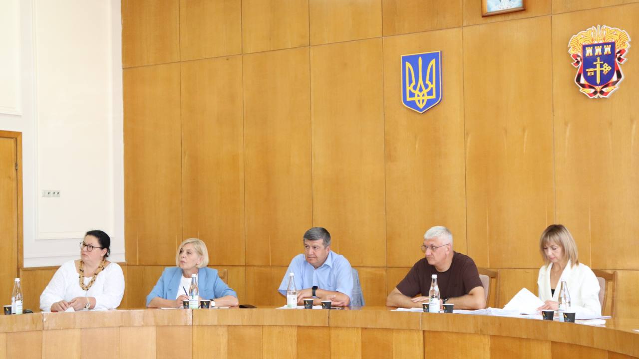 Профільна комісія обласної ради розглянула понад два десятки питань щодо роботи медичних закладів