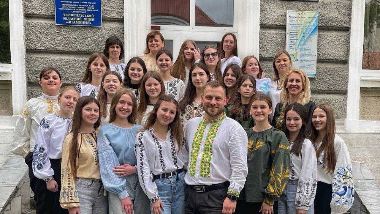 Тернопільський обласний ліцей «Знамення» оголошує набір учениць