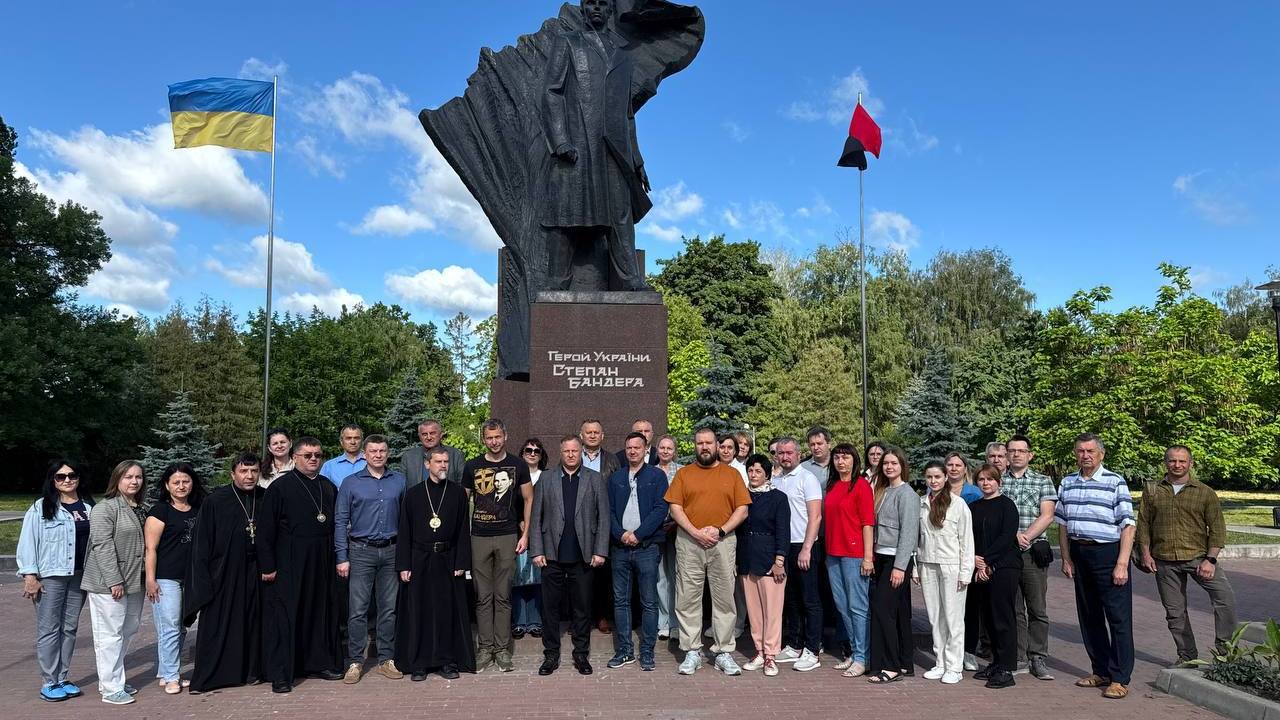 Тернопільська обласна рада щоденно долучається до Всеукраїнської хвилини мовчання