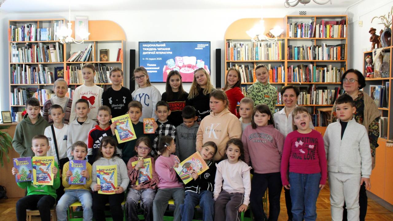 «Тепло книжкової родини»: у Тернопільській обласній бібліотеці для молоді відбувся діалог поколінь
