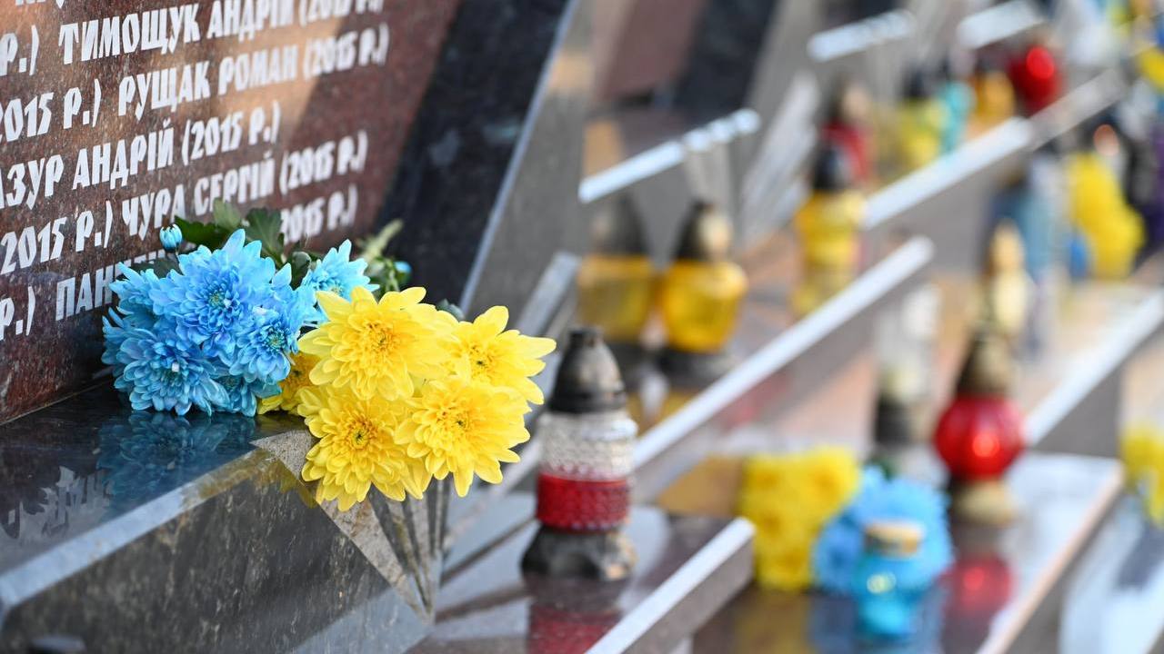 «Світло молитви в темряві війни»: у Тернополі вшанували пам'ять загиблих Героїв