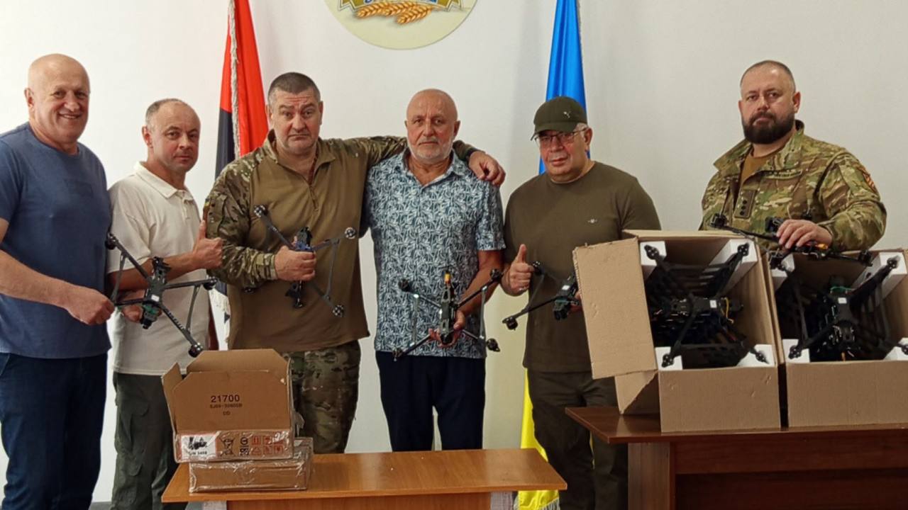 Микулинецька обласна фізіотерапевтична лікарня реабілітації продовжує підтримувати українських захисників