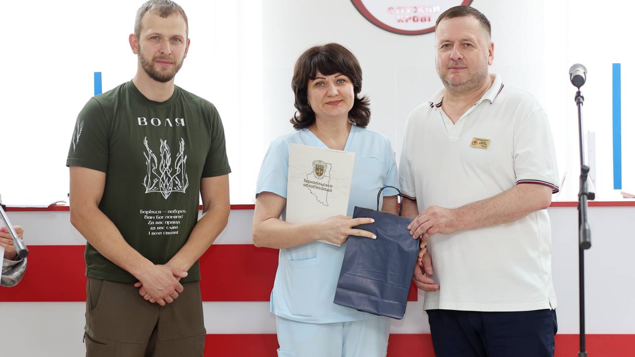 До Всесвітнього дня донора у Тернопільському обласному центрі служби крові відзначили працівників і донорів