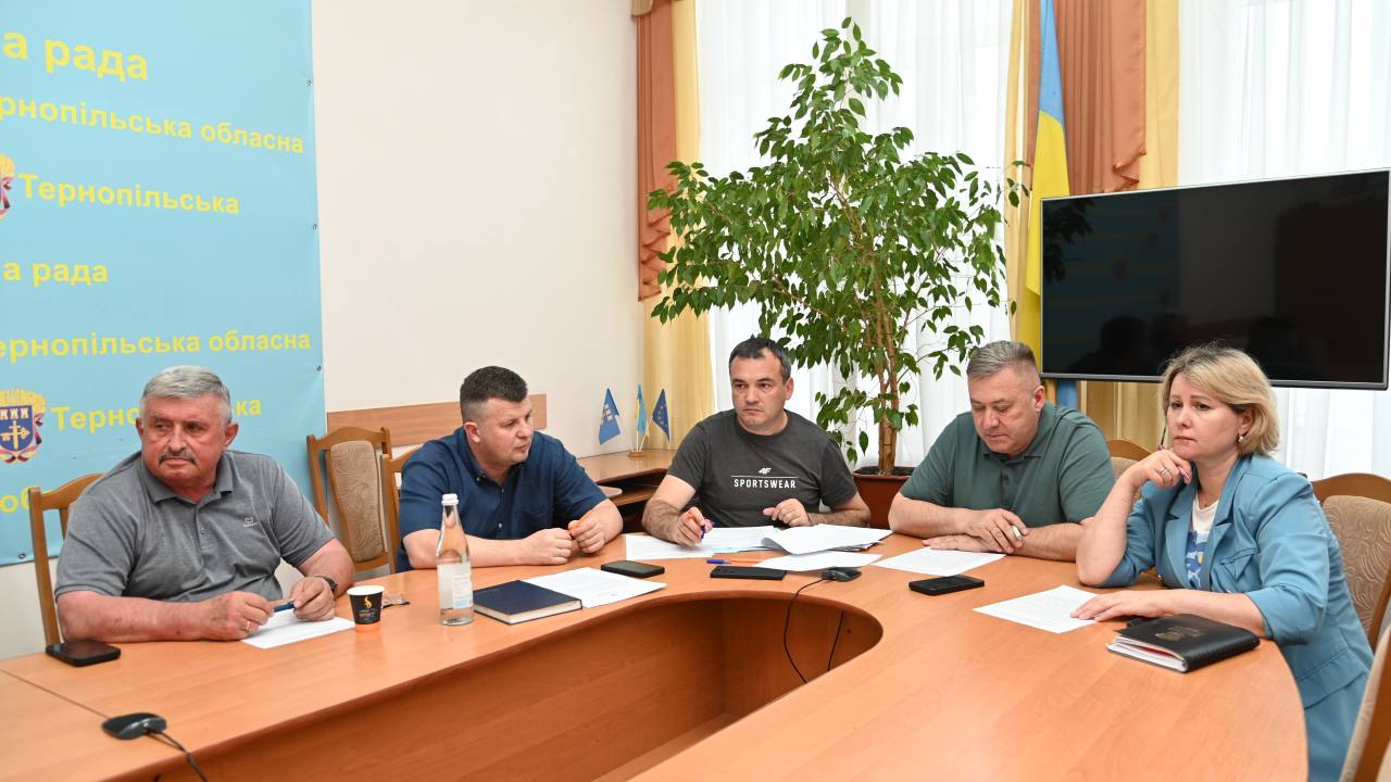Постійна комісія з питань земельних відносин, агропромислового комплексу та розвитку села розглянула низку важливих питань