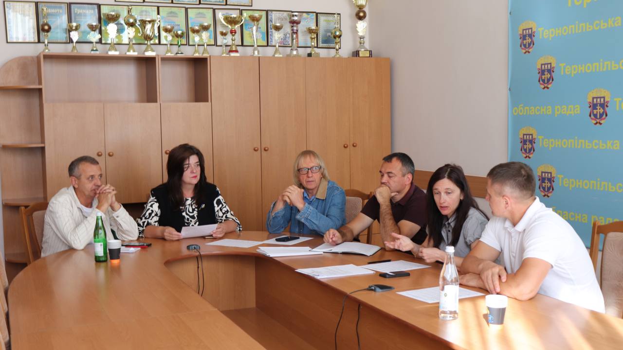 Якість освіти і захист прав дітей: відбулося засідання профільної комісії обласної ради